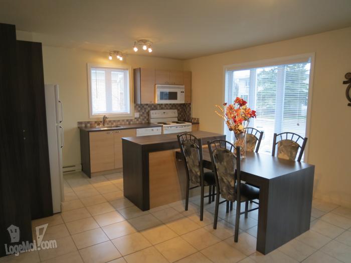 Appartement à Louer 6 ½ , 3 CAC Chicoutimi 6393B