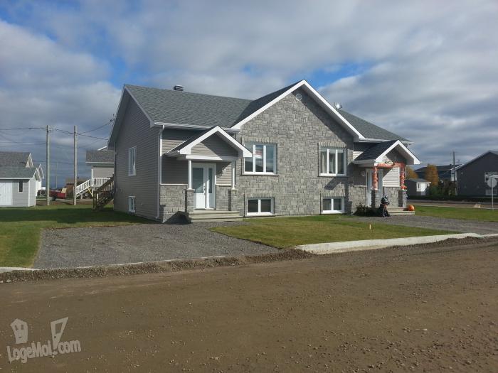 Maison à Louer 7 ½ , 3 CAC Laterriere